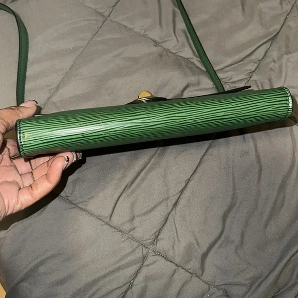 Louis Vuitton Green Crossbody Bag with Gold Clasp. Comes with COA. PRE-OWNED. - Picture 7 of 12